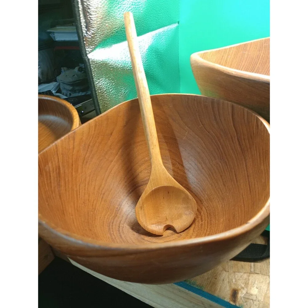 12 Bowls, 4 Salad Bowls, 2 Mixing Bowls, 1 Bigger Salad Mixing Bowl Wood Set